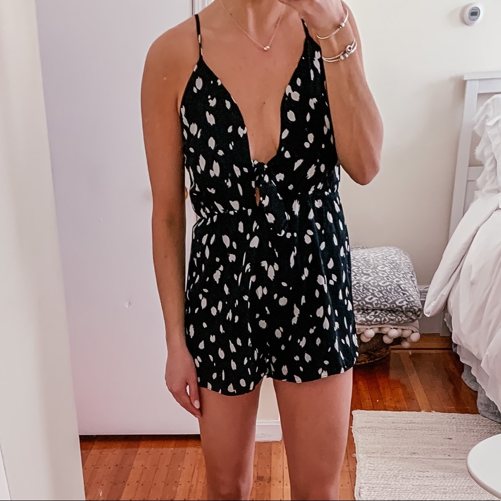 Superdown Shelby Front Tie Romper